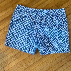 Tommy Hilfiger blue and white 7” chino shorts with pockets!